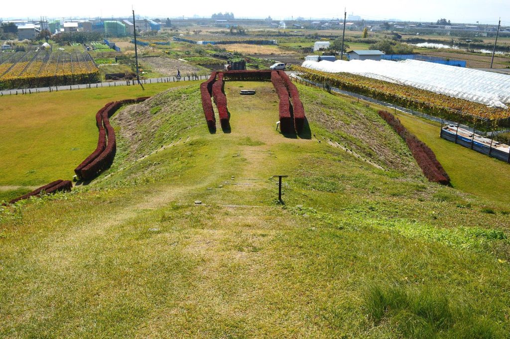 Inari-mori Kofun: A Keyhole-Shaped Burial Mound in Japan 3 Inari-mori Kofun