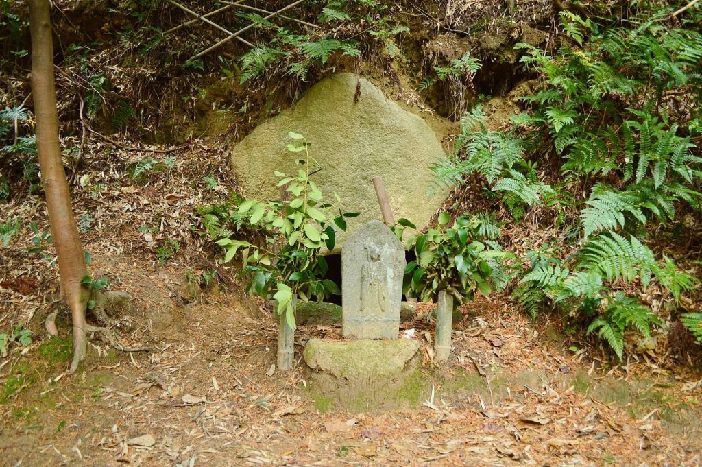 Higashinorikura Kofun: A Sixth-Century Keyhole Burial Mound in Japan 2 Higashinorikura Kofun