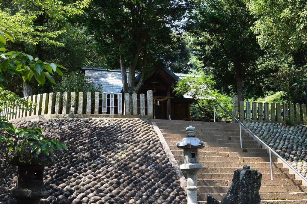 Iwatoyama Kofun: A Keyhole-Shaped Burial Mound in Japan 1 Iwatoyama Kofun