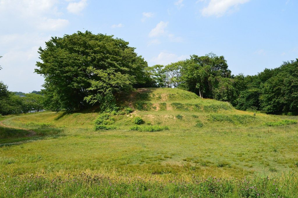 Raijinyama Kofun: A Keyhole-Shaped Burial Mound in Japan 1 Raijinyama Kofun