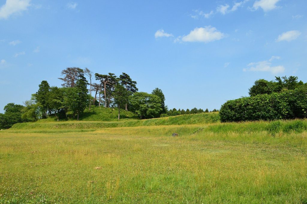 Raijinyama Kofun: A Keyhole-Shaped Burial Mound in Japan 2 Raijinyama Kofun