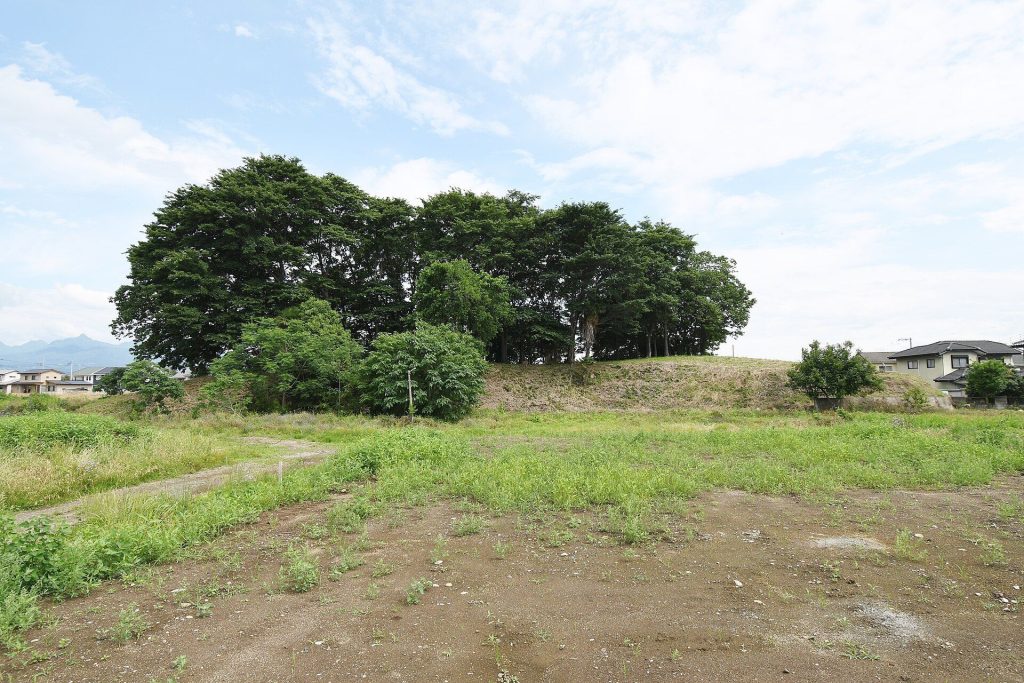 Tomiyama Kofun: A Fifth-Century Keyhole Burial Mound in Japan 2 Tomiyama Kofun
