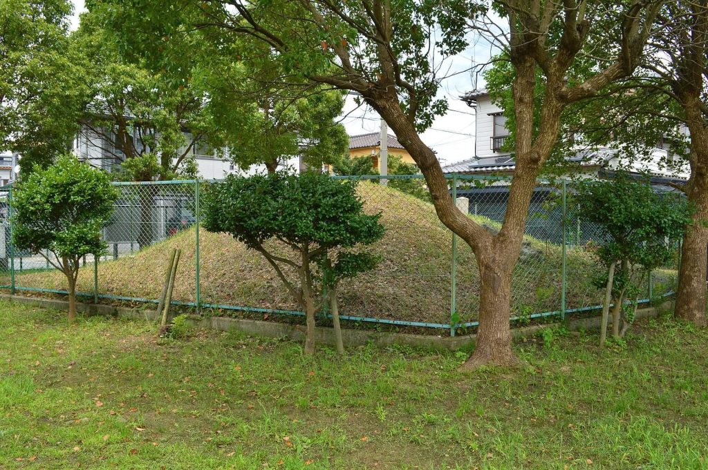Sairyo Kofun: A Keyhole-Shaped Burial Mound in Japan 1 Sairyo Kofun