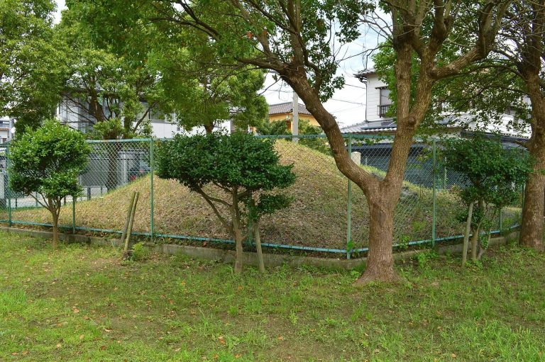 Sairyo Kofun: A Keyhole-Shaped Burial Mound in Japan