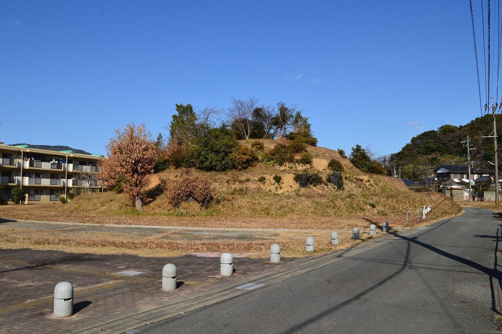 Kamatsuka Kofun: A Fifth-Century Elite Burial Mound in Japan 2 Kamatsuka Kofun