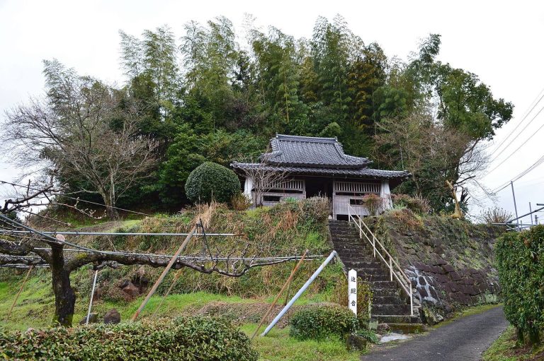 Ōno-no-Iwa Kofun: A Keyhole-Shaped Burial Mound in Japan