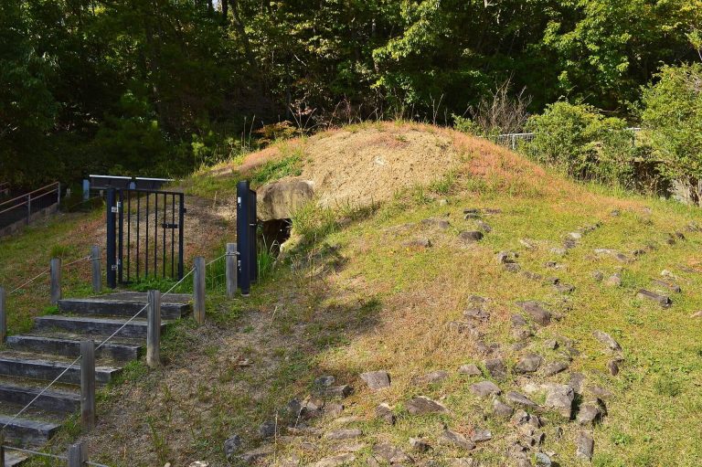 Nakayamasoen Kofun: An Octagonal Burial Mound in Japan