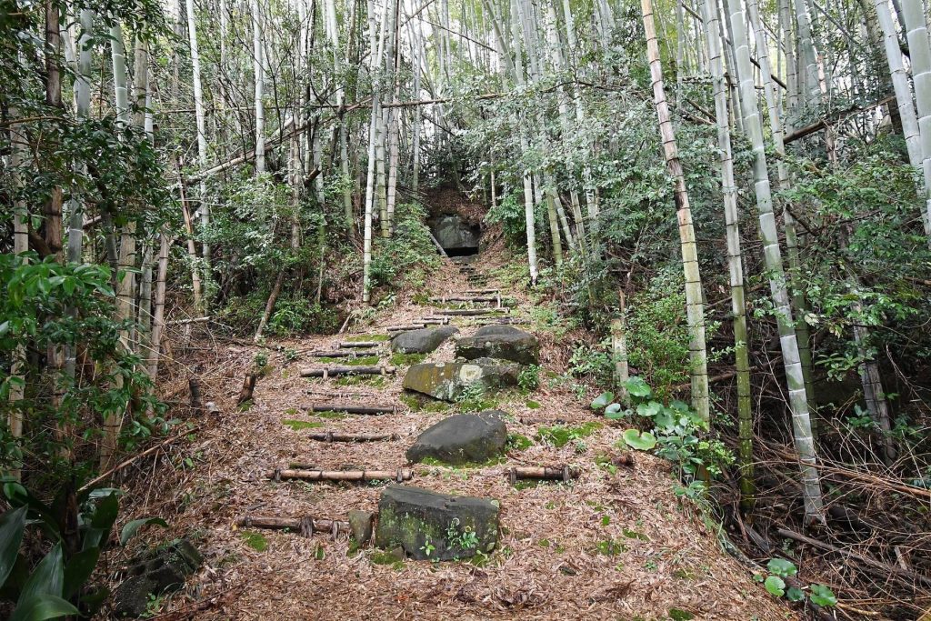 Chibatake Kofun: A Sixth-Century Keyhole-Shaped Burial Mound in Japan 2 Chibatake Kofun