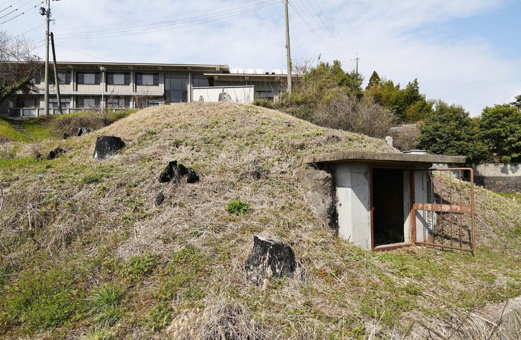 Eta Anakannon Kofun: A Late Kofun-Period Burial Mound in Japan 1 Eta Anakannon Kofun