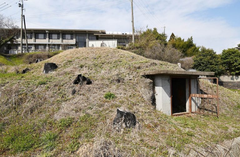 Eta Anakannon Kofun: A Late Kofun-Period Burial Mound in Japan