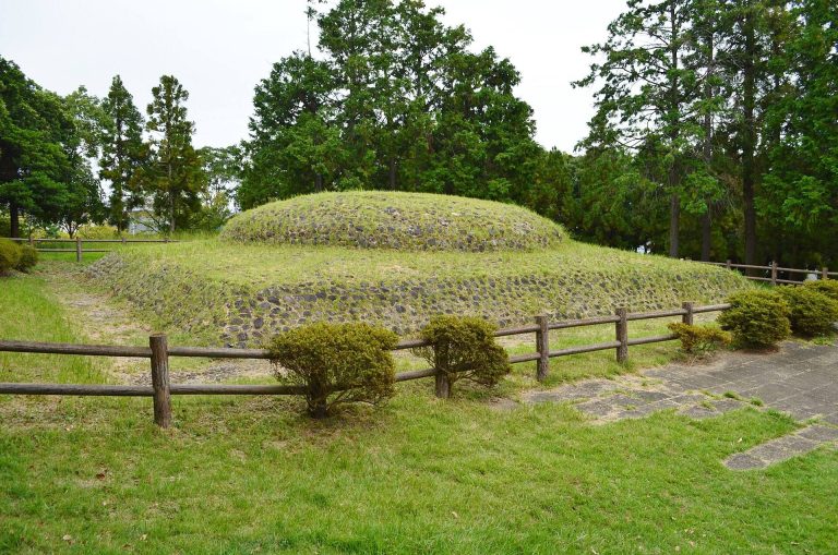 Ishinokarato Kofun: An Aristocratic Burial Mound in Japan