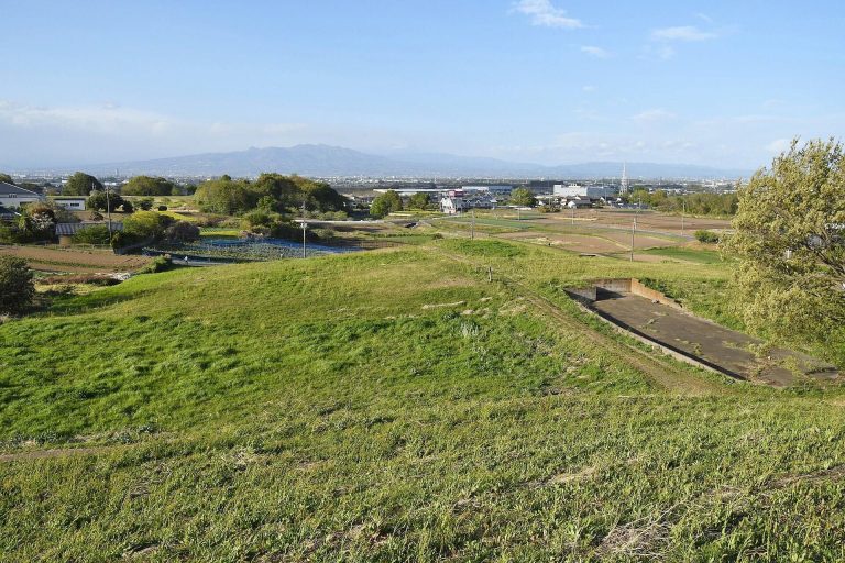 Shiroishi Inariyama Kofun: A Kofun-Period Burial Mound in Japan