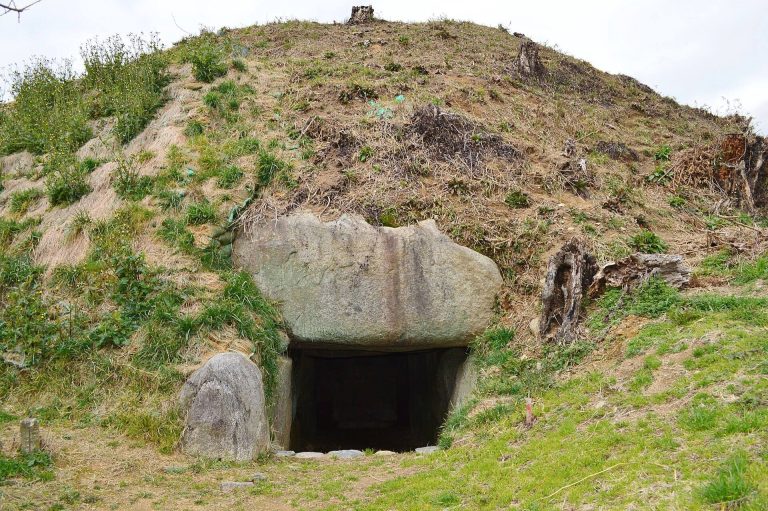 Kusahaka Kofun: A Seventh-Century Burial Mound in Japan