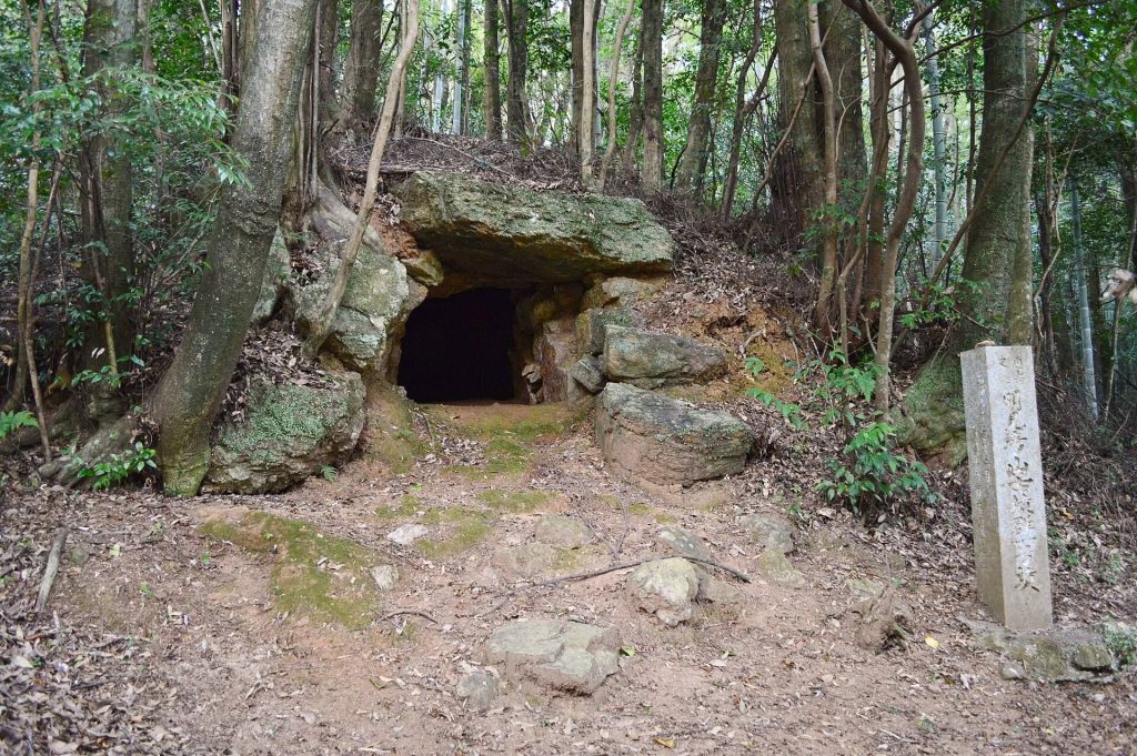 Myoken Hikoyama Kofun Group: Late Kofun-Period Burial Mounds in Japan 2 Myoken Hikoyama Kofun Group
