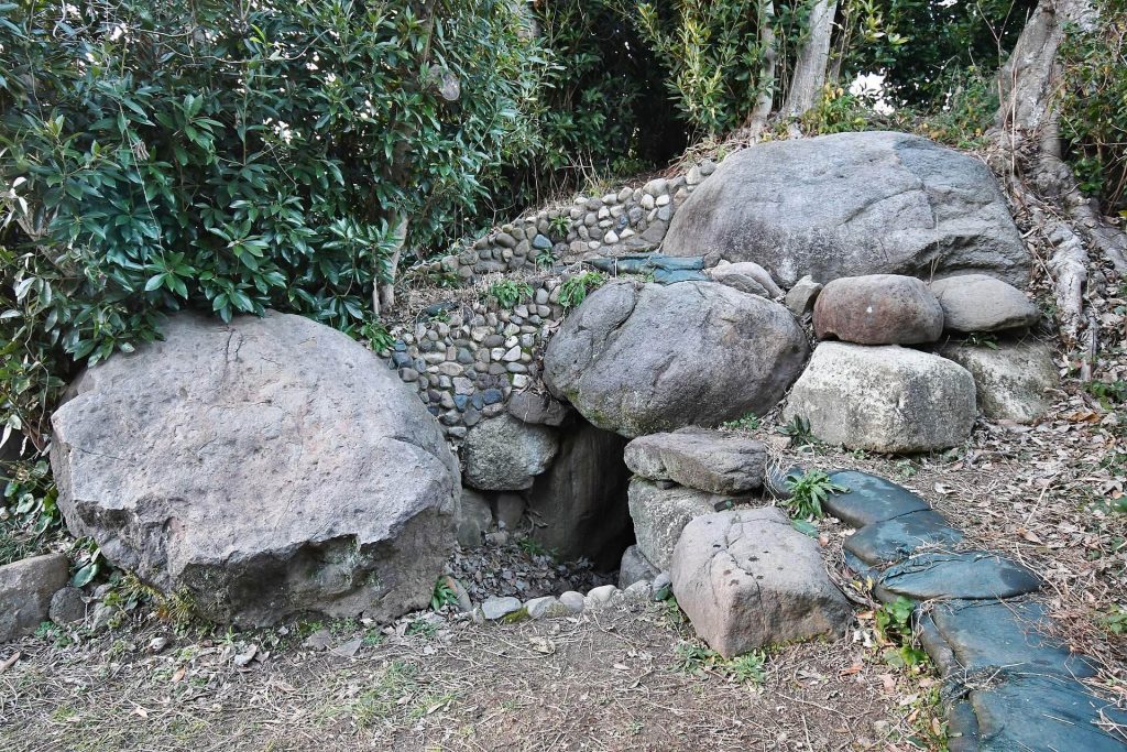 Takarazuka Kofun: A Late Kofun-Period Burial Mound in Japan 2 Takarazuka Kofun