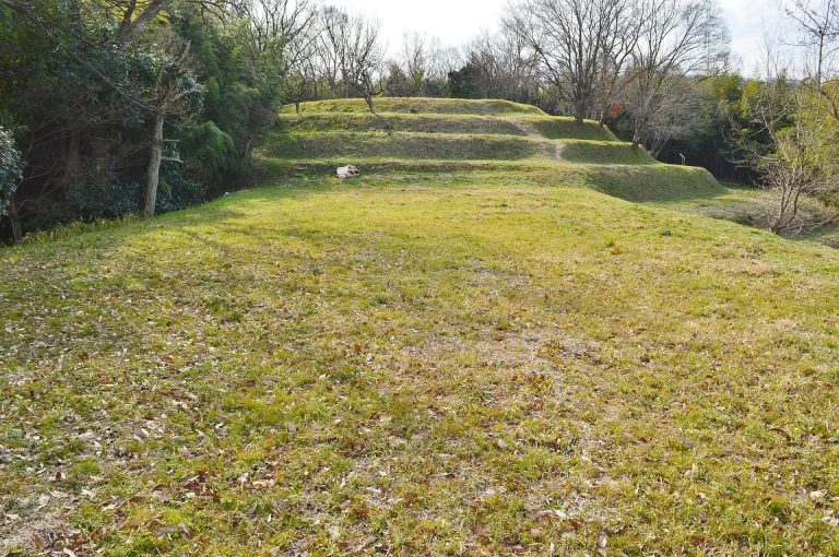 Onoue Kurumayama Kofun: An Early Kibi Keyhole Burial Mound in Japan