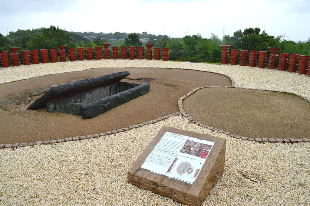 Kamezuka Kofun: A Keyhole-Shaped Burial Mound in Japan 2 Kamezuka Kofun