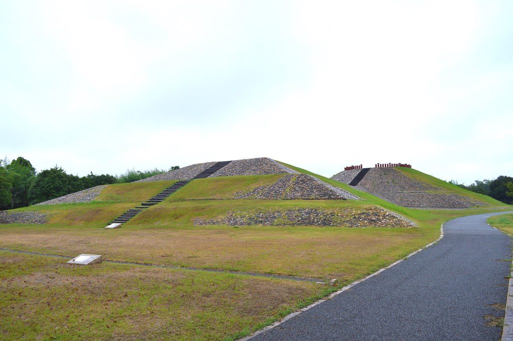 Kamezuka Kofun: A Keyhole-Shaped Burial Mound in Japan 5 Kamezuka Kofun