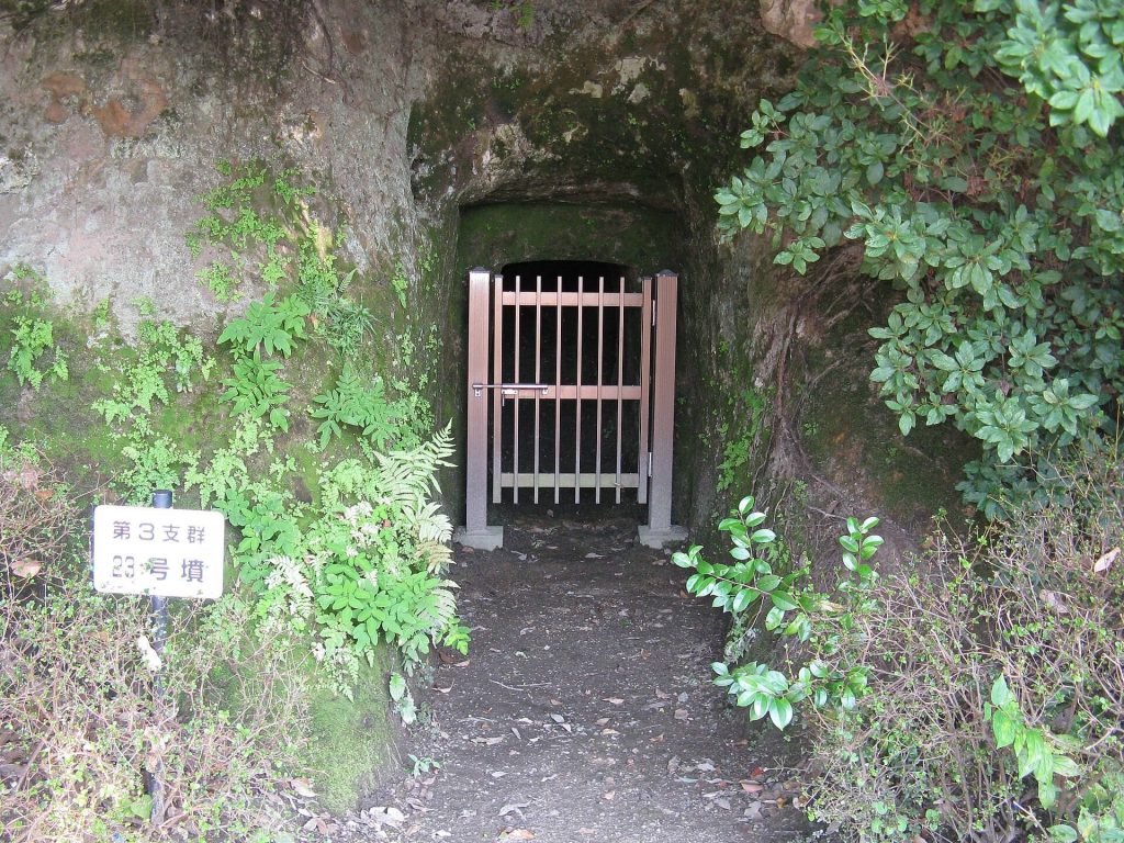 Takaida Yokoana Group: A Kofun-Period Cave-Tomb Complex in Japan 2 Takaida Yokoana Group