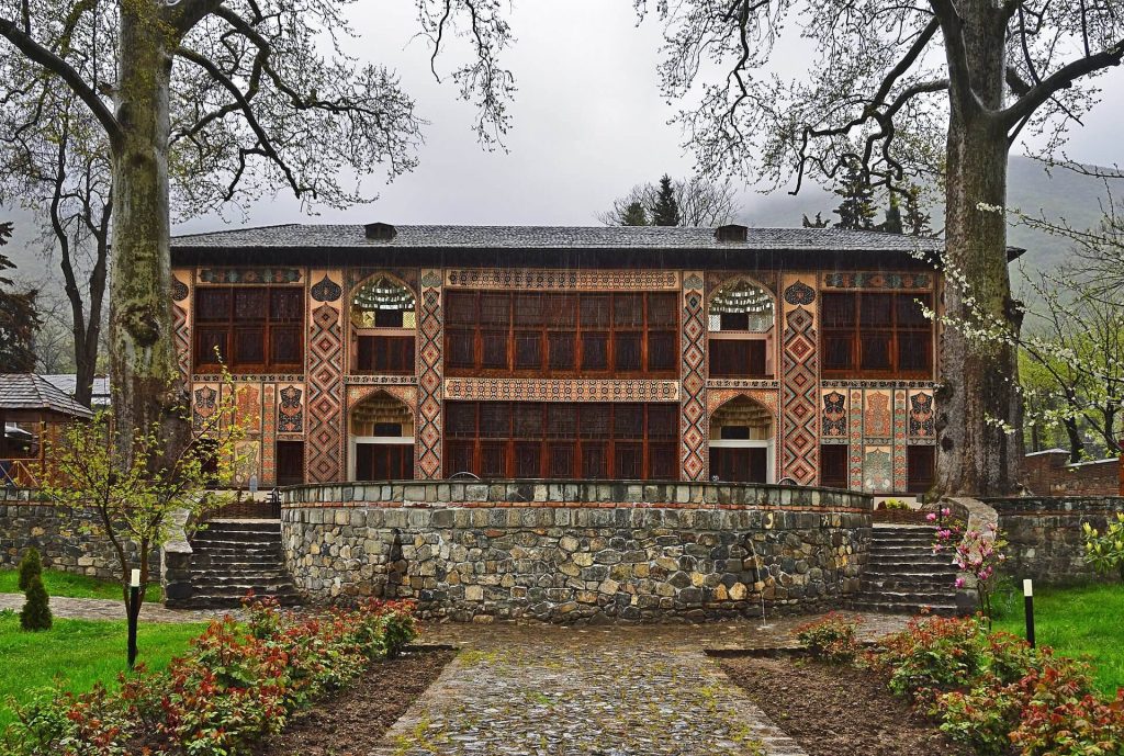 Palace of Shaki Khans: An Eighteenth-Century Khanate Residence in Azerbaijan 1 Palace of Shaki Khans