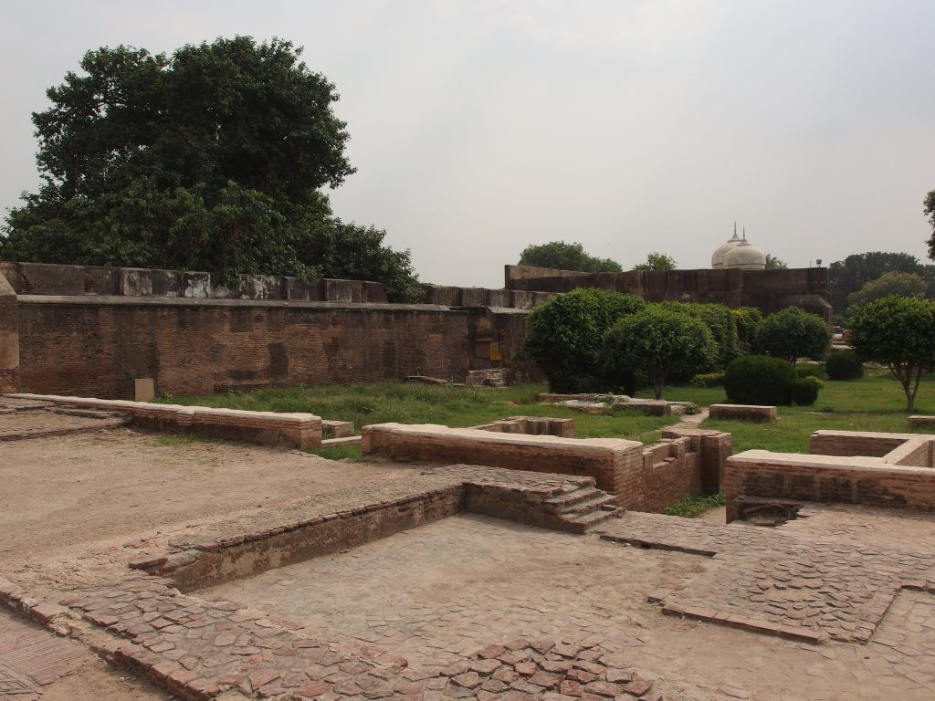 Lahore Fort: A Mughal Citadel and Historic Royal Complex in Pakistan 5 Lahore Fort