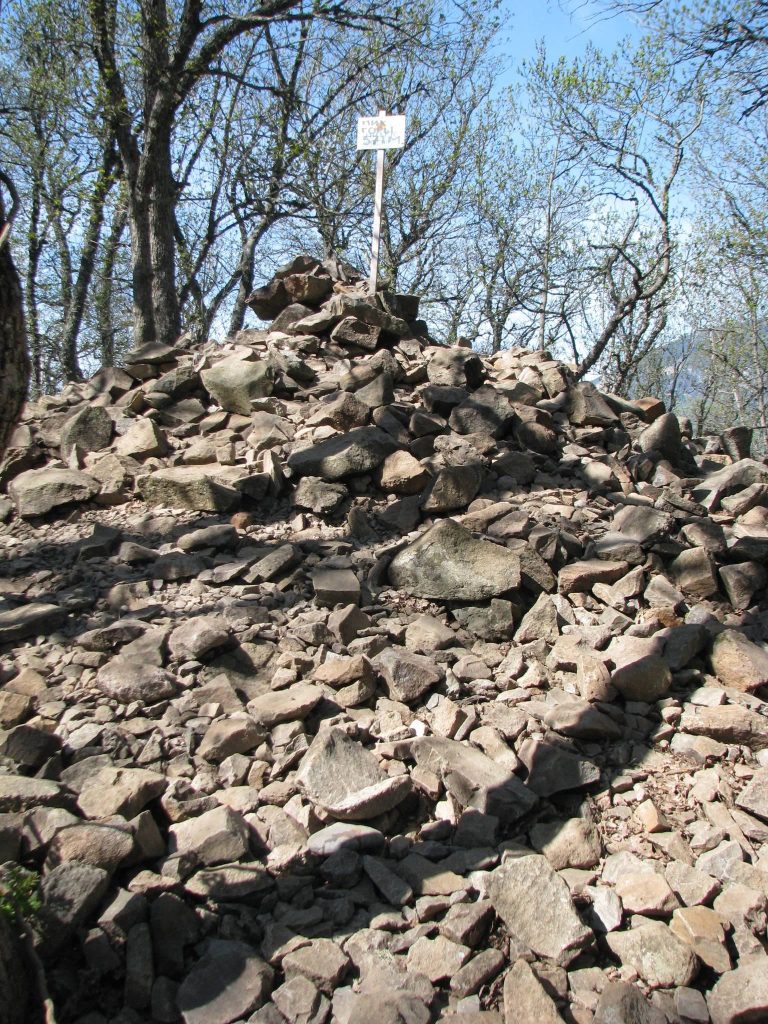 Ayu-Dag Fortress: A Medieval Ecclesiastical and Defensive Complex in Crimea 2 Ayu-Dag Fortress
