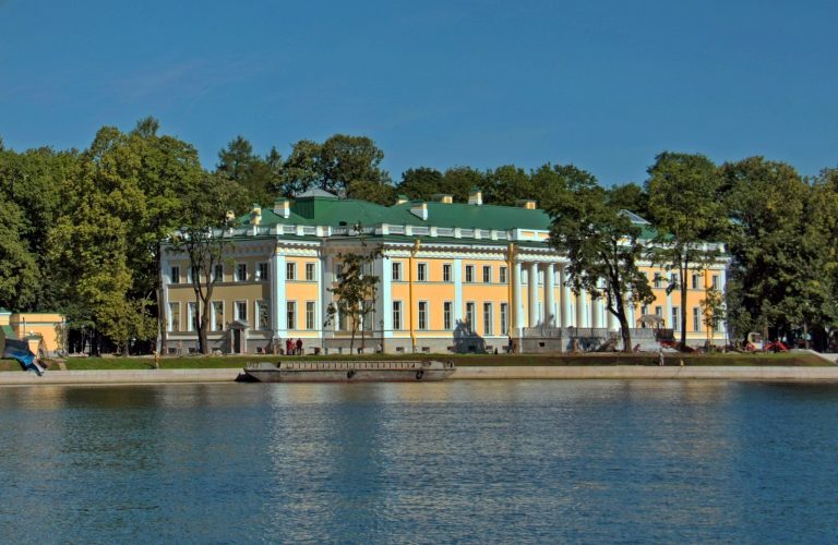 Kamenny Island Palace: An Imperial Country Residence in Saint Petersburg