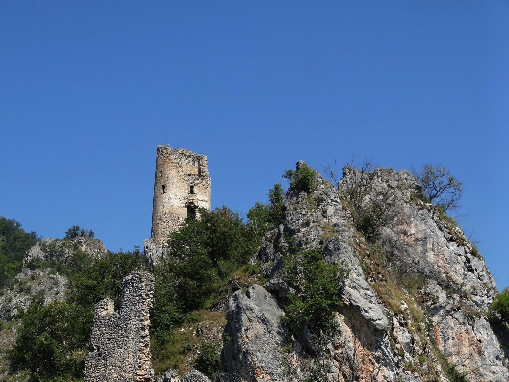 Samobor Fortress: A Medieval Stronghold in Bosnia and Herzegovina 1 Samobor Fortress