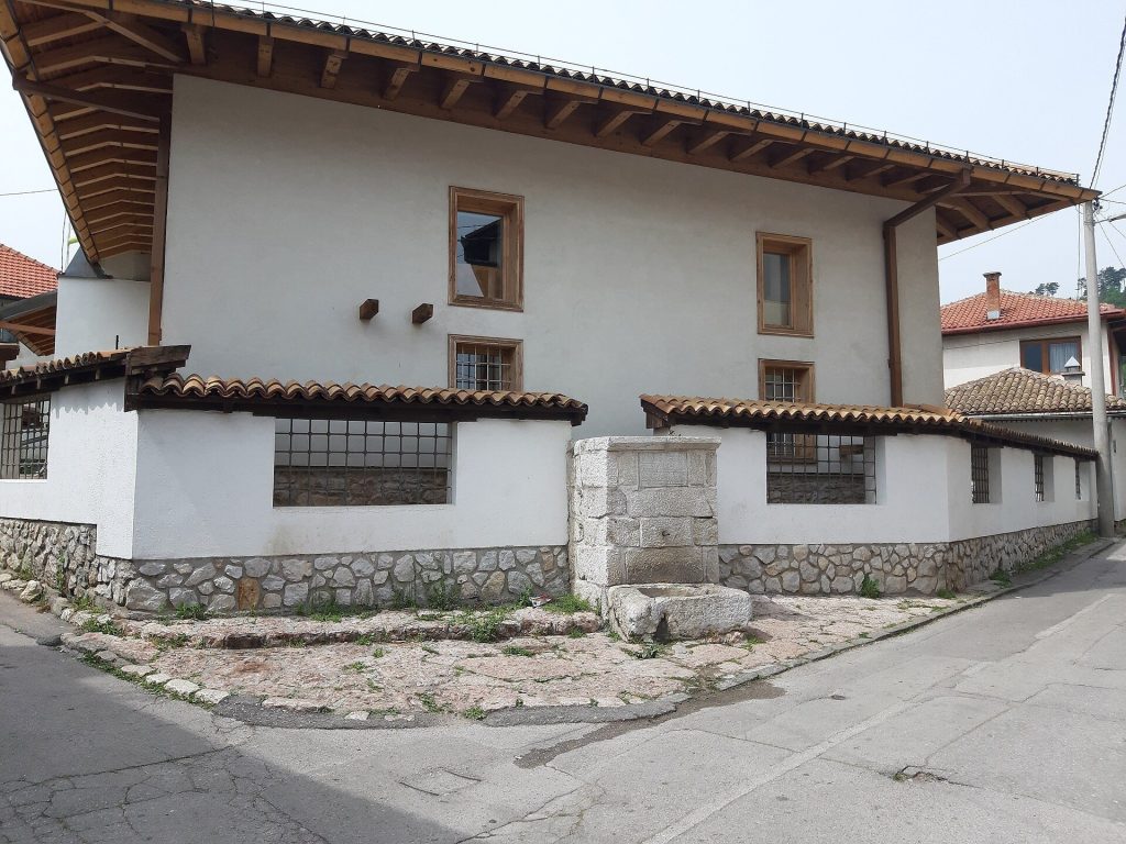 White Mosque: Historic Mosques in Ramla and Sarajevo 2 White Mosque