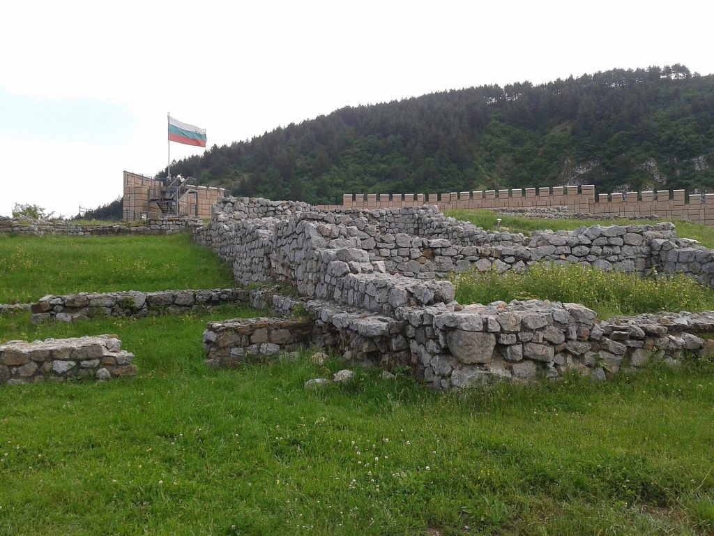 Krakra: A Medieval Fortress in Pernik, Bulgaria 1 Krakra