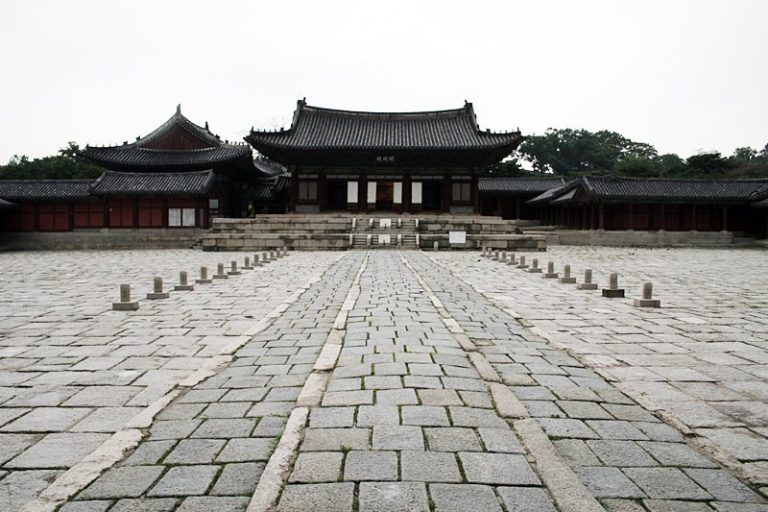 Changgyeonggung: A Joseon Royal Palace in Seoul