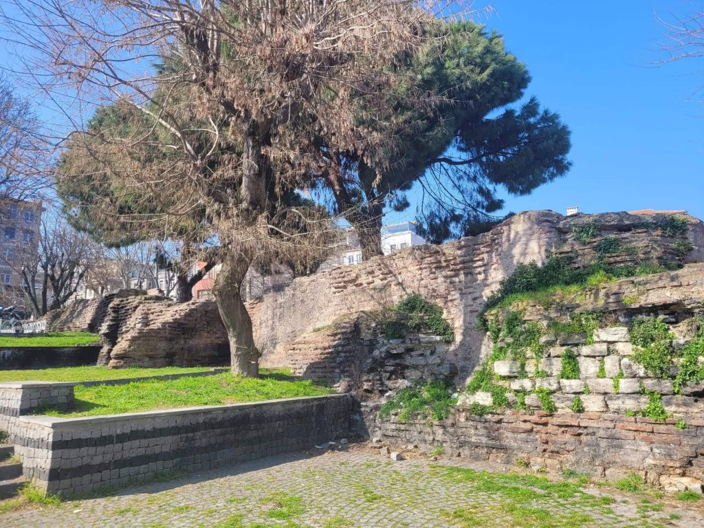 Palace of Lausus: A Byzantine Aristocratic Residence in Constantinople 2 Palace of Lausus