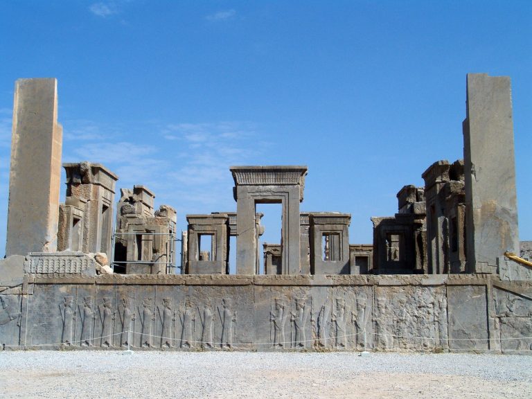 Tachara: The Palace of Darius at Persepolis