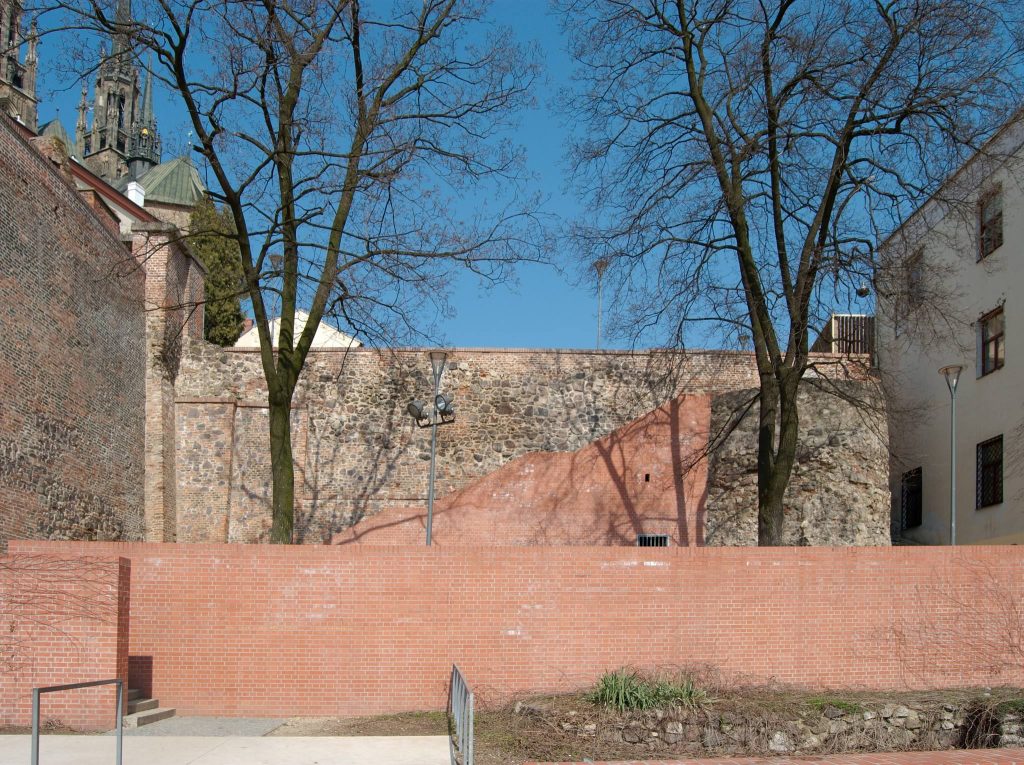 City Walls of Brno: A Medieval Fortification System and Baroque Fortress 1 City walls of Brno