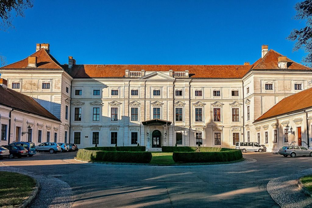 Židlochovice Castle: A Moravian Noble Residence and State Estate 1 Židlochovice Castle