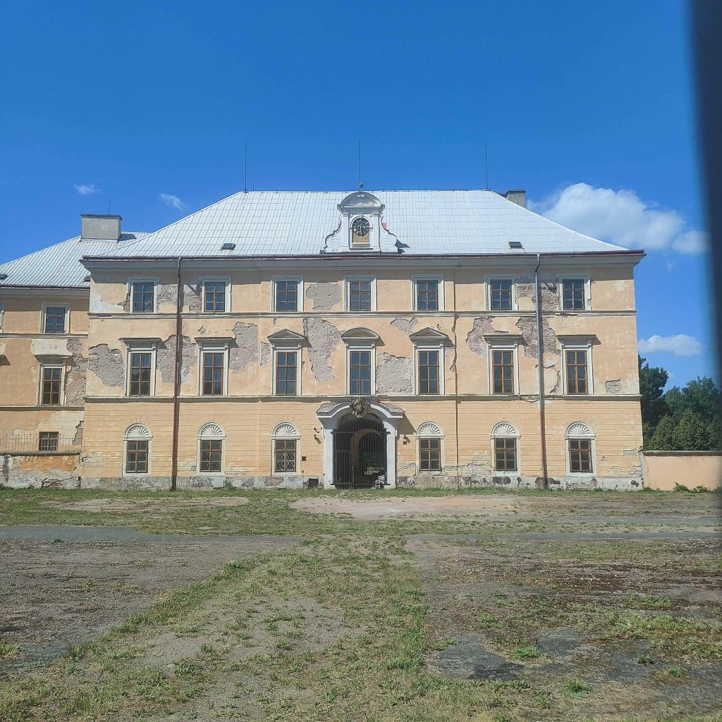 Zdechovice Castle: A Bohemian Château and Estate Center in Czechia 3 Zdechovice