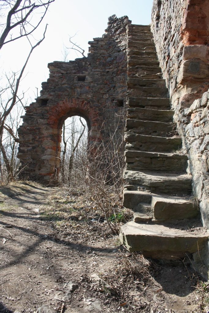 Petrohrad Castle: A Ruined Medieval Noble Castle in Czechia 4 Petrohrad Castle