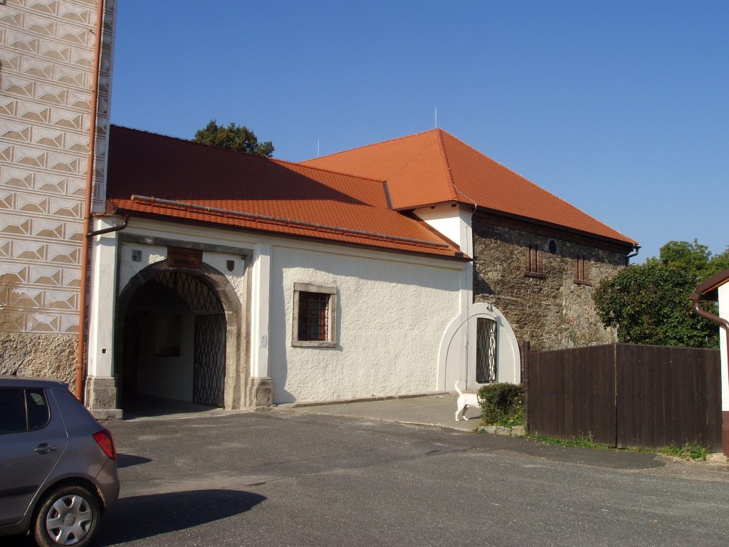 Suchdol: A Medieval Fortress and Castle Complex in Czechia 2 Suchdol