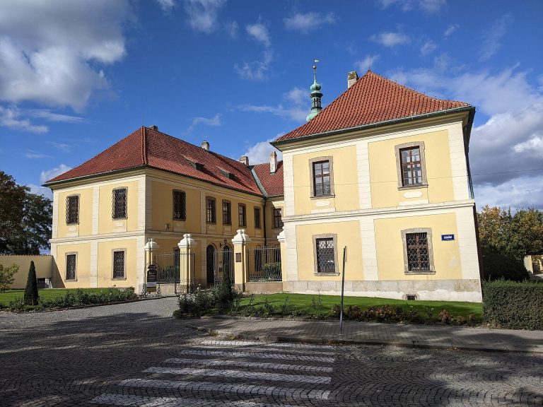 Kladno Chateau: A Gothic Fortress Transformed into a Baroque Estate Residence
