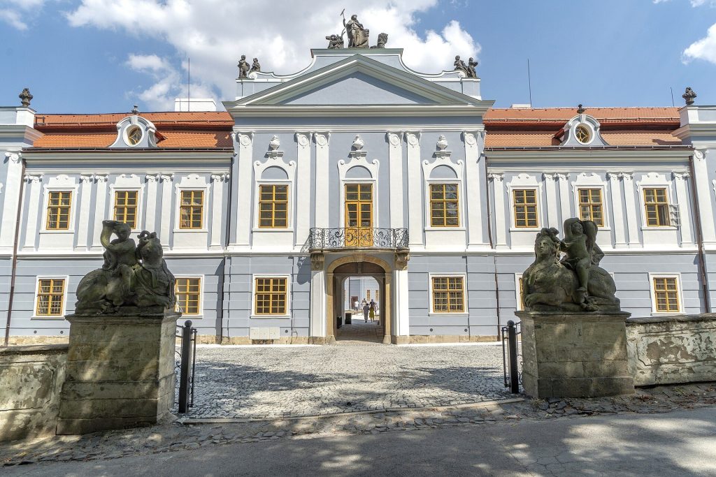 Peruc Castle: A Baroque and Rococo Chateau in Czechia 1 Peruc Castle