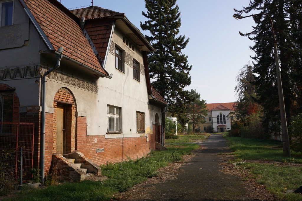 Dolní zámek Panenské Břežany: A Château Shaped by War and Reuse 2 Dolní zámek Panenské Břežany