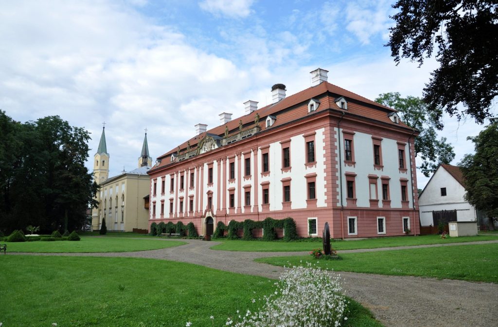 Kunín Castle: A Baroque Rural Seat and Educational Landmark in Czechia 3 Kunin Castle