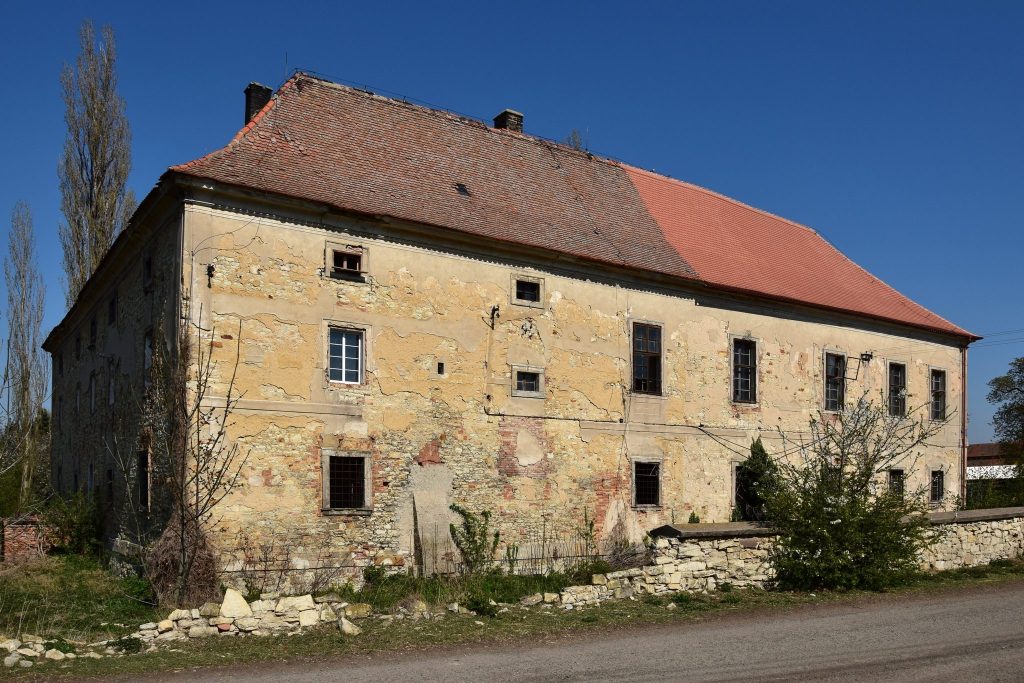 Toužetín Castle: A Baroque Castle on a Medieval Fortress Site 1 Toužetín Castle