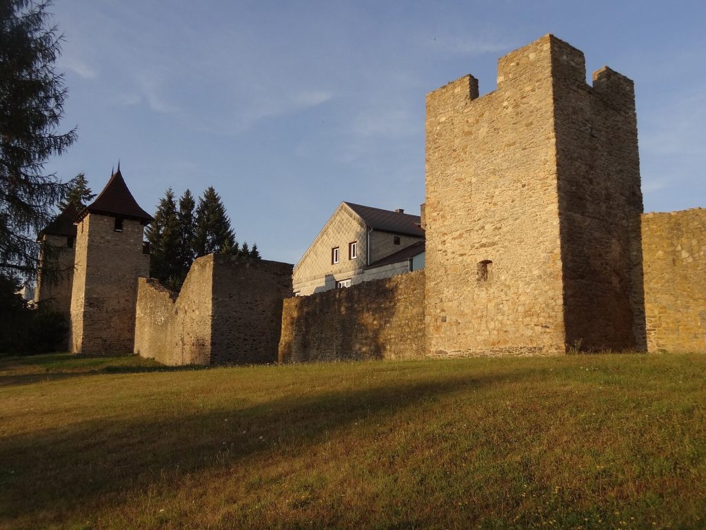 City Walls of Tachov: Medieval Fortifications of a Bohemian Royal Town 1 City walls of Tachov