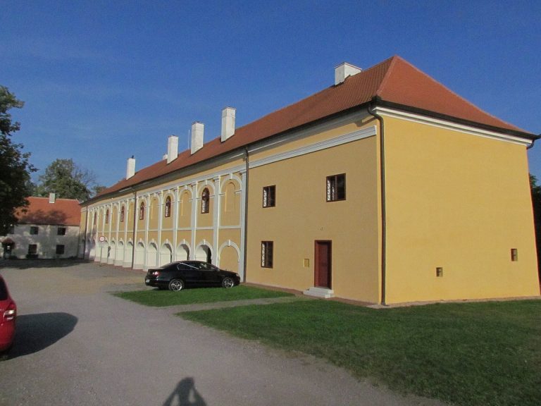 Okříšky Castle: A Renaissance and Baroque Aristocratic Residence in Czechia