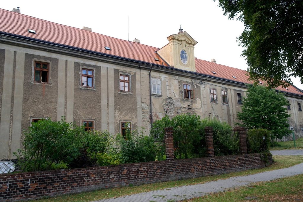 Tuchoměřice Château: A Renaissance and Jesuit Residence in Czechia 5 Tuchoměřice Château