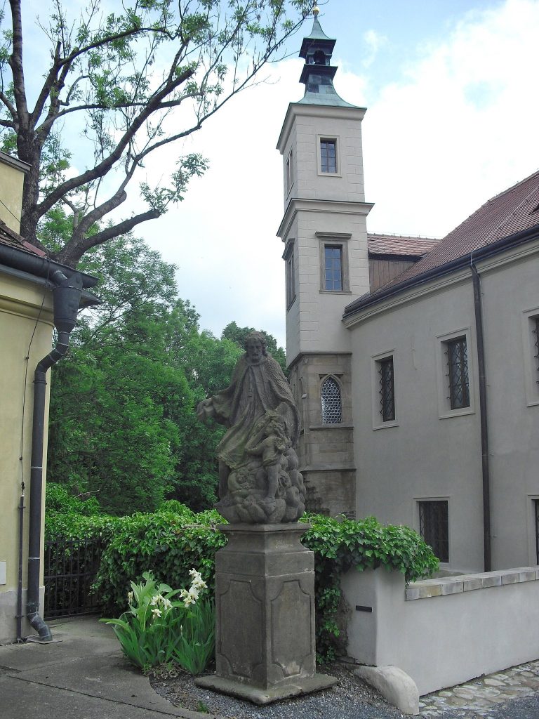 Castle in Roztoky: A Medieval Fortress and Renaissance Château in Czechia 2 Castle in Roztoky