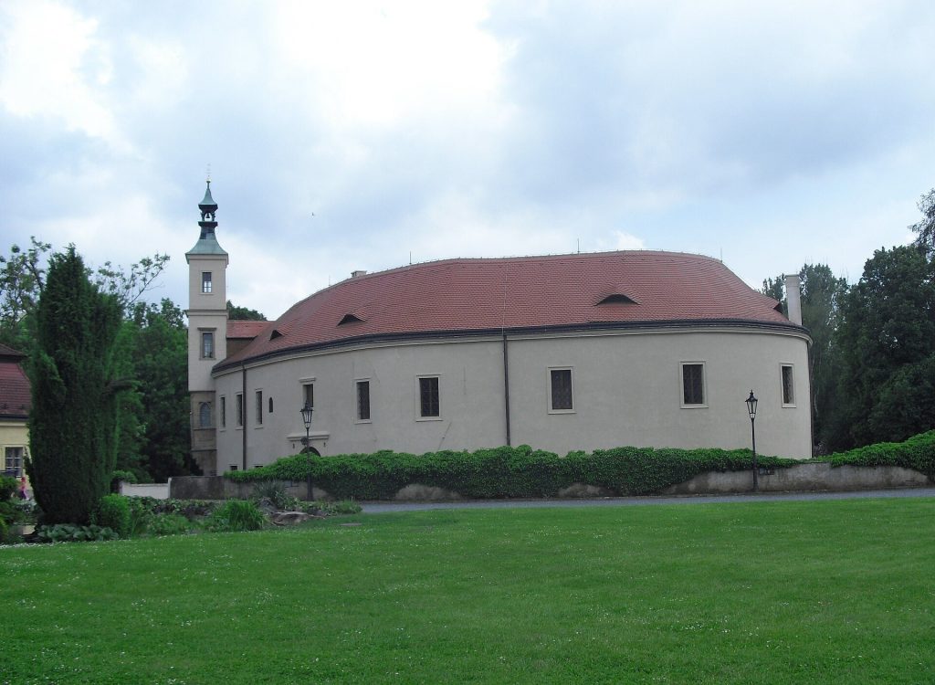 Castle in Roztoky: A Medieval Fortress and Renaissance Château in Czechia 5 Castle in Roztoky