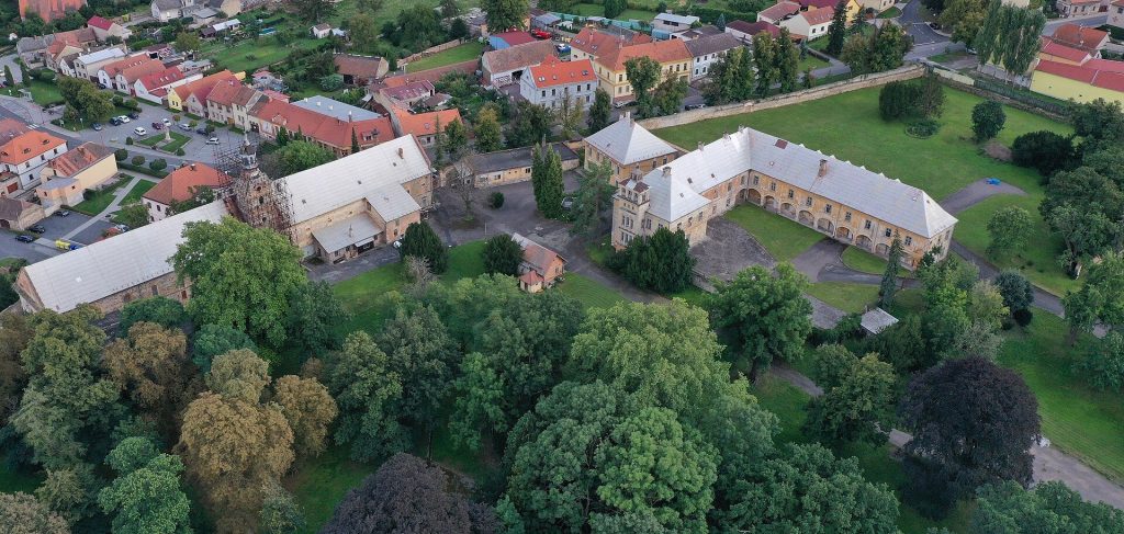 Červené Pečky Castle: A Baroque Aristocratic Residence in Czechia 1 Červené Pečky Castle
