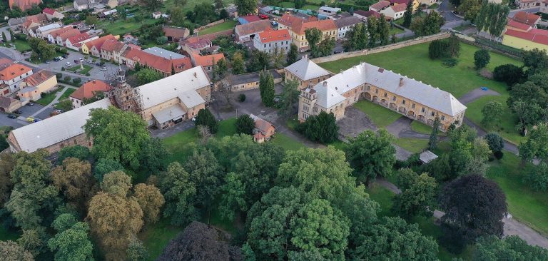 Červené Pečky Castle: A Baroque Aristocratic Residence in Czechia